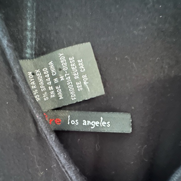 Elegant Black Sleeveless Dress - Picture 5 of 5